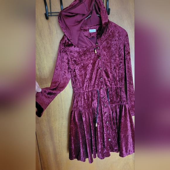 Red crushed velvet button down, hooded dress with drawstrings - Picture 2 of 7
